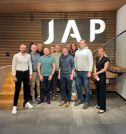 A přesně tohle nás baví nejvíc. Když se produkt neukazuje …